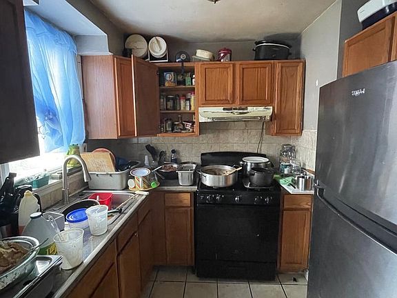 4th image of 1141 Gilham St