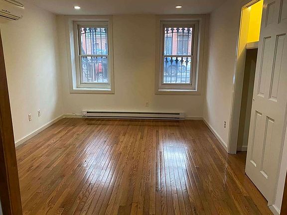 5th image of 405 Clermont Ave
