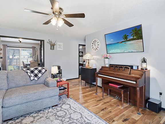 5th image of 864 S Main Avenue