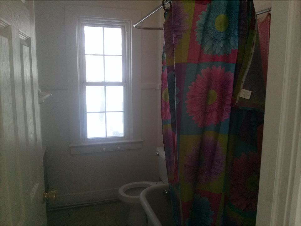 2nd image of 4 Renfrew Pl