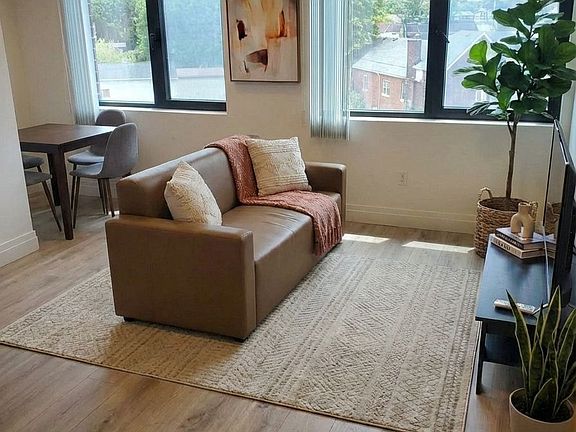 3rd image of 652 Princess St #425
