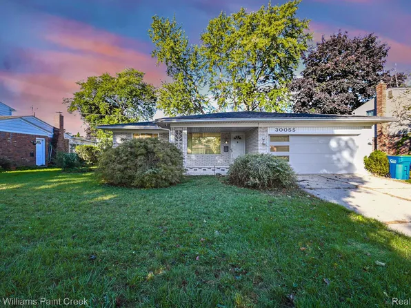 30055 Woodhouse Dr, Warren, MI 48092