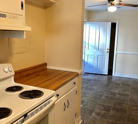 5th image of 387 Alexander Cir