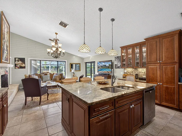 168 Thornton Dr — Photo 12