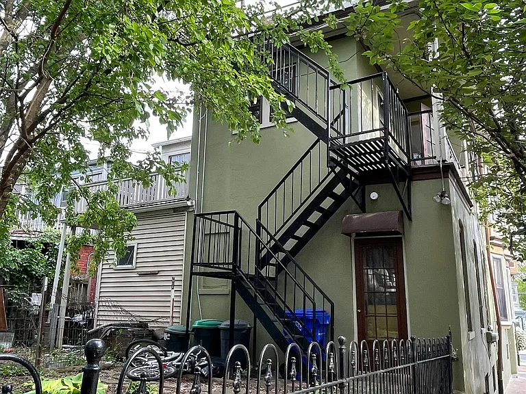 433 Windsor St #3 — Photo 32