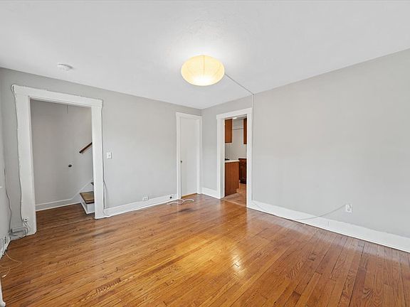 3rd image of 9 N Dearman St