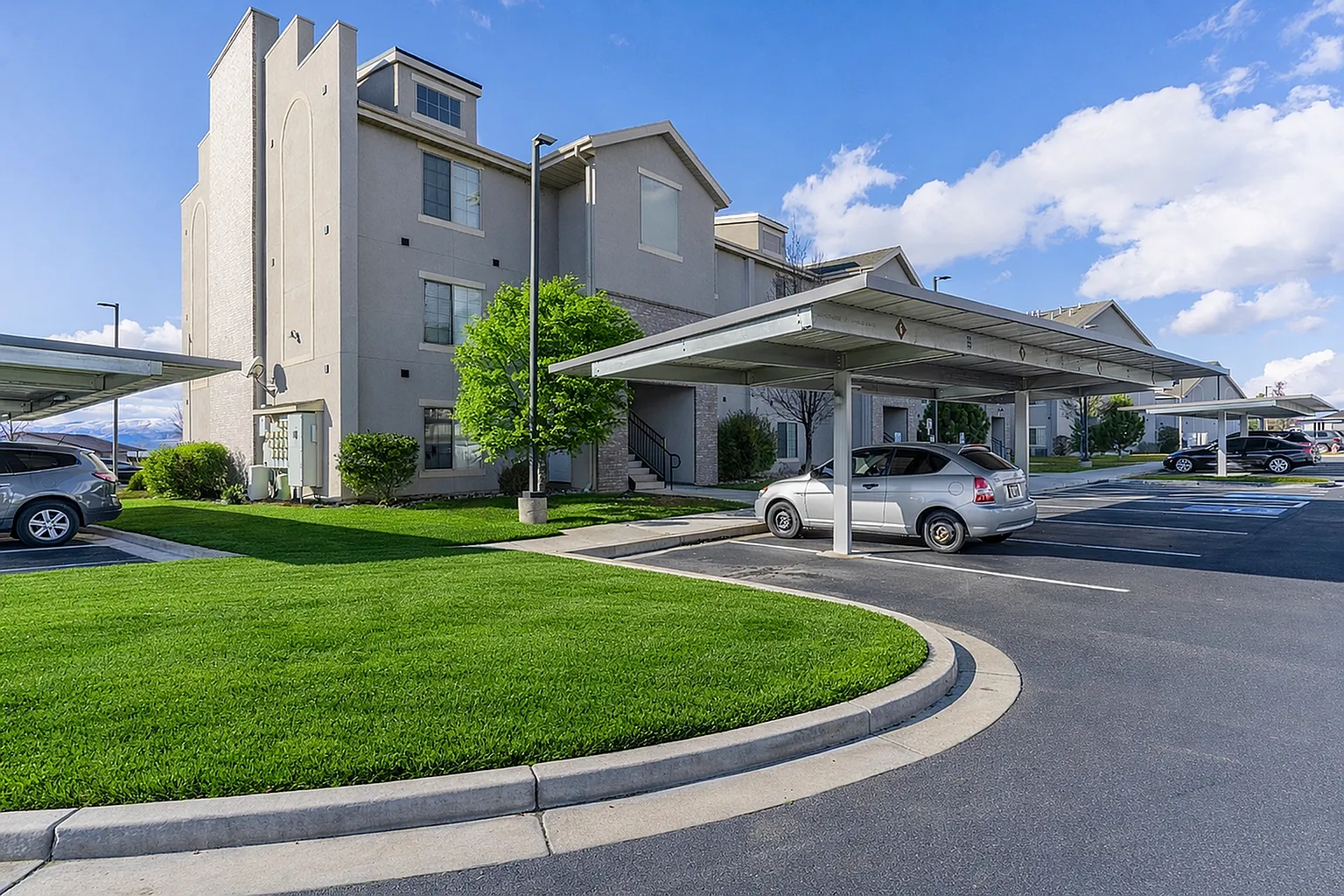 Lakeview Court — Photo 1