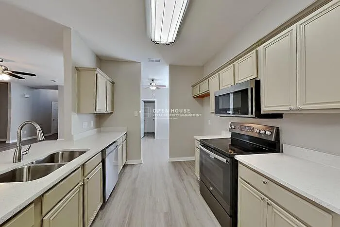 4 bed, 2.5 bath, 2095 sqft, $2,250 — Photo 4