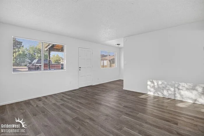2209 W Belmont Ave #6 — Photo 4