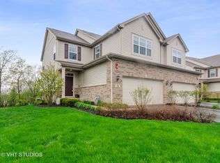 72 Oak Creek Ct, North Aurora, IL 60542