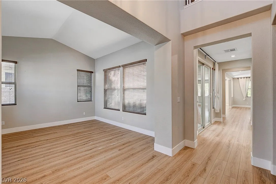 5 bed, 3.5 bath, 3849 sqft, $3,850 — Photo 4
