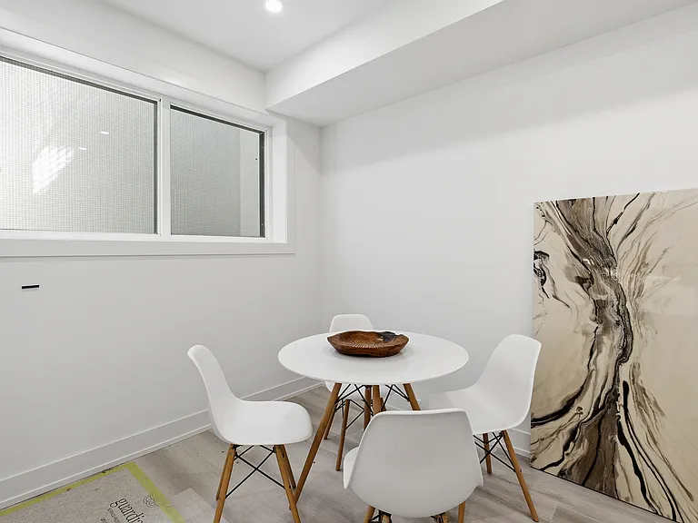 587 Oakwood Ave — Photo 12