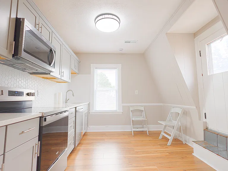 31 Graham St #2 — Photo 8