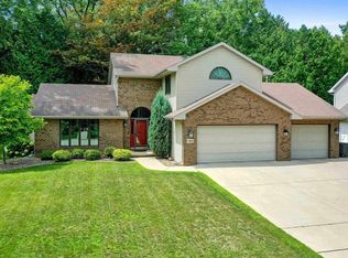 144 Swiss Meadow Ln, Green Bay, WI 54302