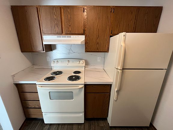 3rd image of 709 Fieldstone Ct APT 2