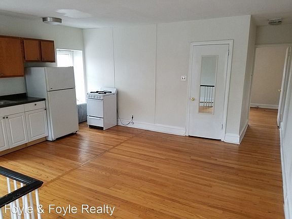 3rd image of 219 Green Ln #221