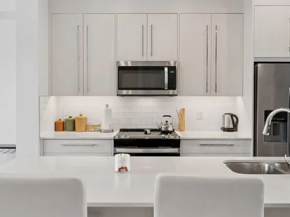 226 N Dawson Way, Chestermere, AB T1X 2R5