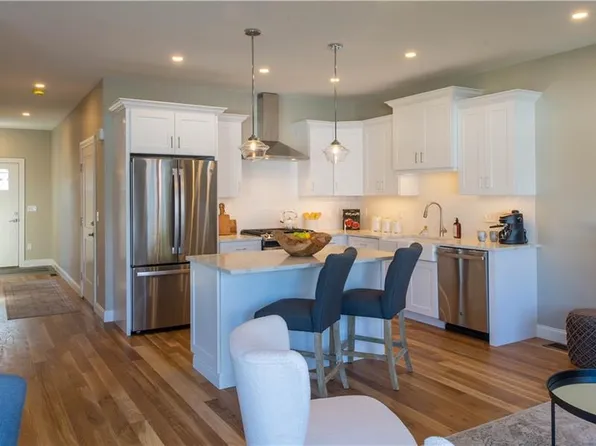 25 Franklin Rd #11, East Greenwich, RI 02818