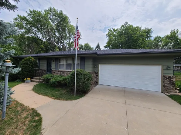 4417 Normandale Highlands Dr, Bloomington, MN 55437