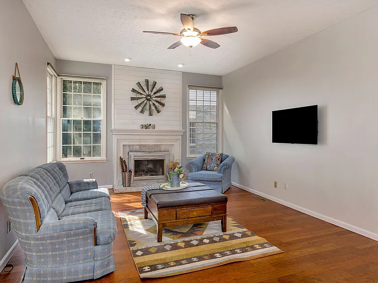 3291 Shadylake Dr — Photo 18