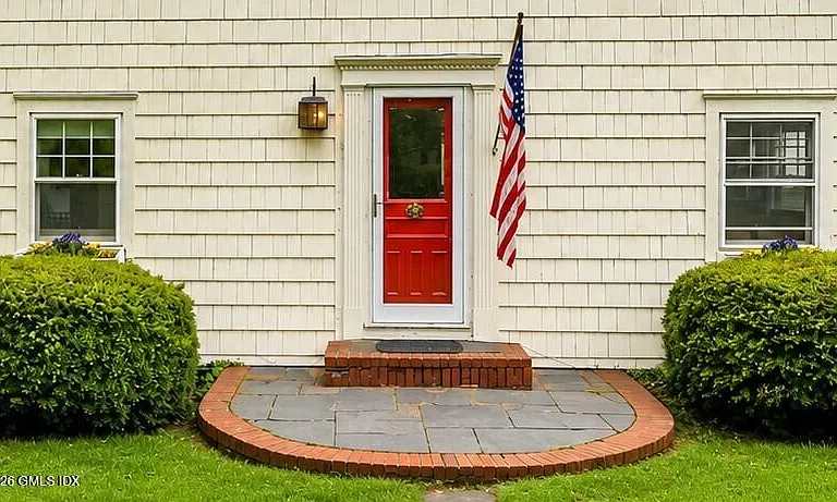 1 Cherry Ln — Photo 2
