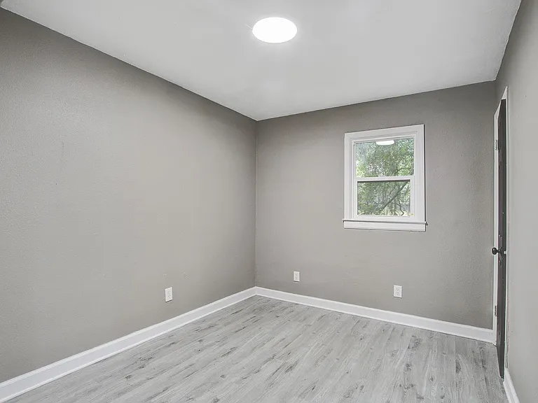 2307 S Fraser St — Photo 32
