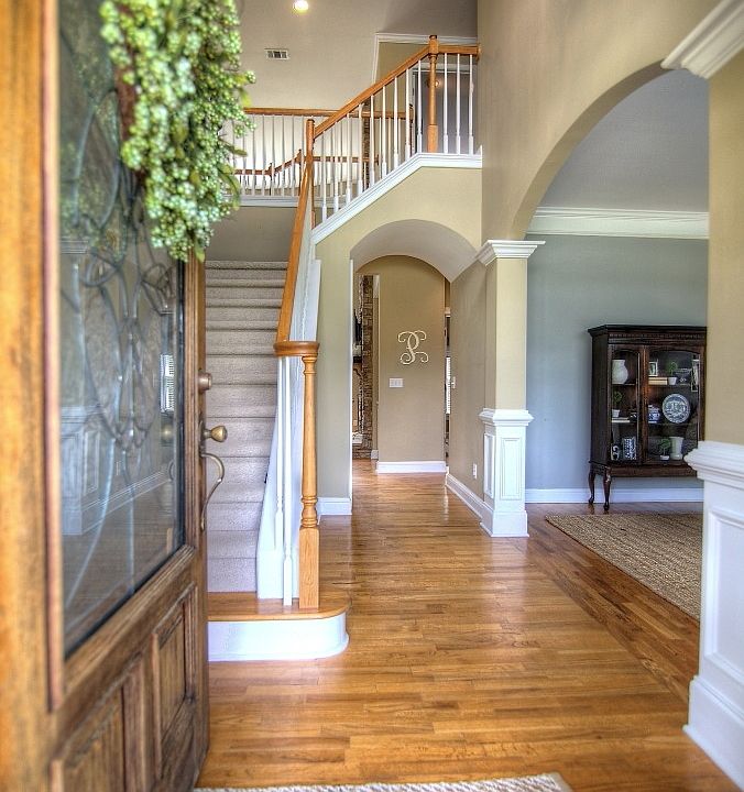 1st image of 302 Brooke Manor Ct