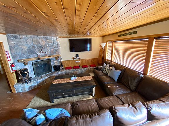 2nd image of 42988 Moonridge Rd