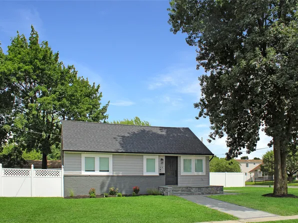 59 Rhoda Avenue, North Babylon, NY 11703