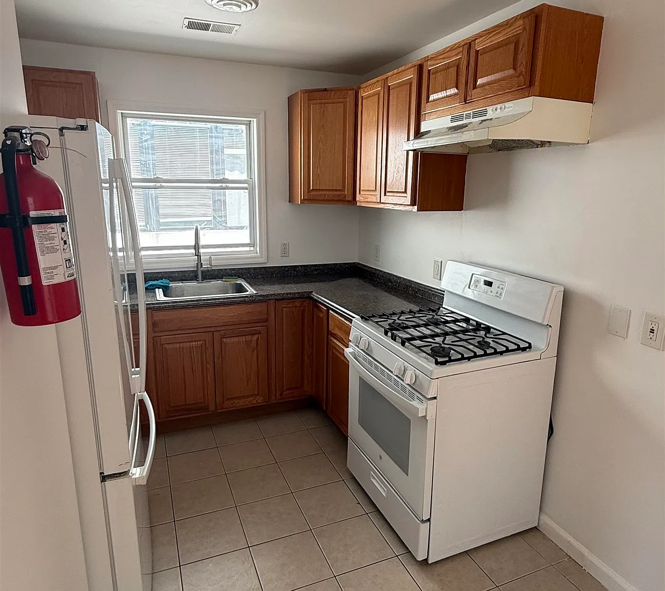 2 bed, 1.0 bath, $1,950 — Photo 4