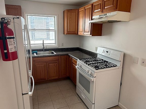 4th image of 51 Godwin Ave Floor 2