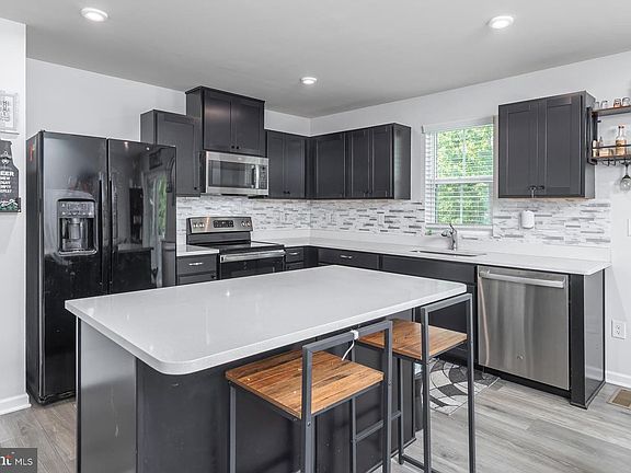 5th image of 41 Southwind Dr