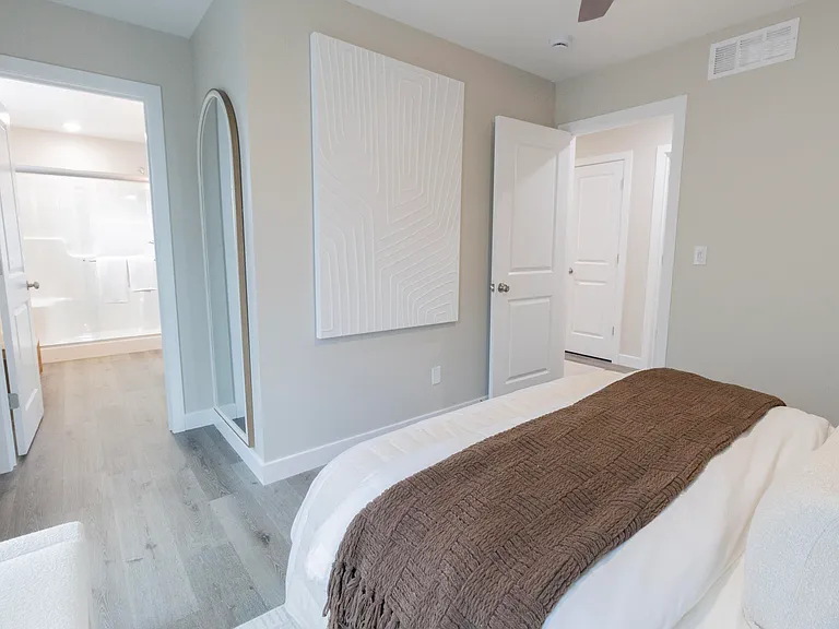 2700 Emery Dr — Photo 37