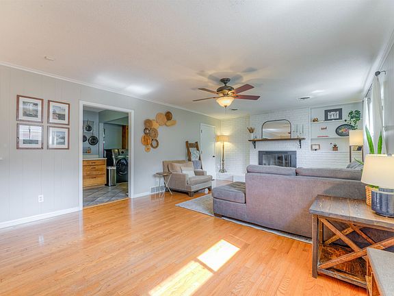 5th image of 4856 Marlin Ave