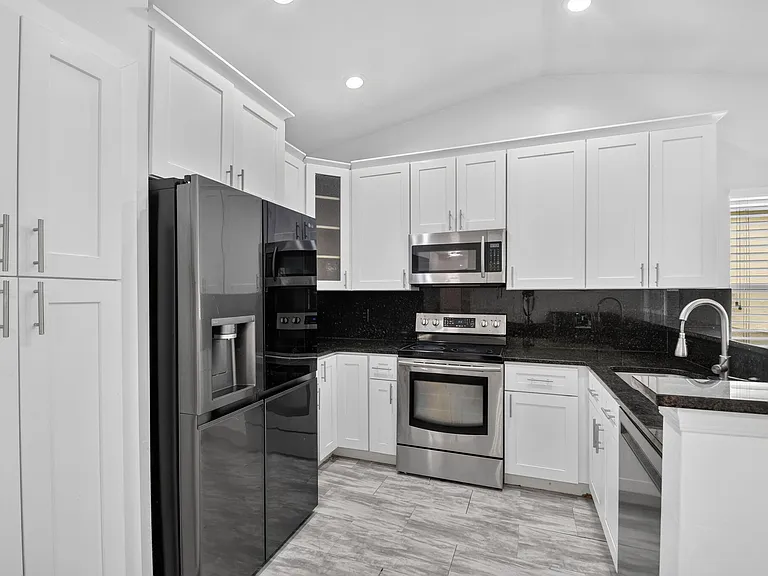 208 Caribe Ct — Photo 10