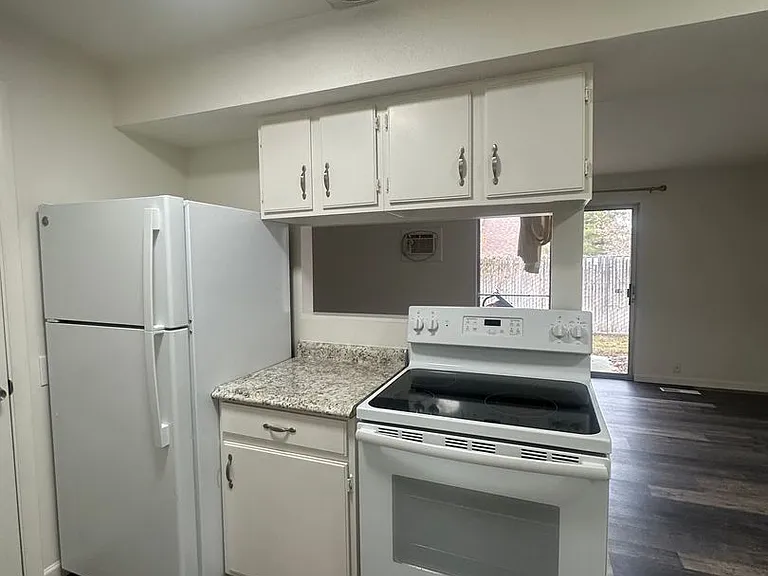 745 E Lazon Dr — Photo 5