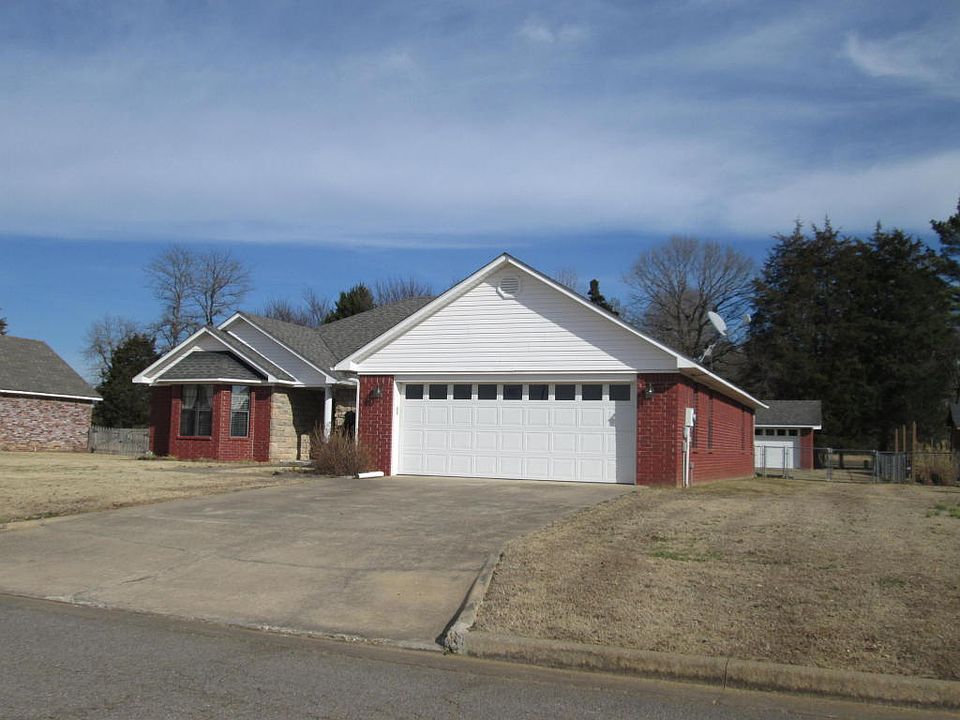 1st image of 200 Cherokee Ln