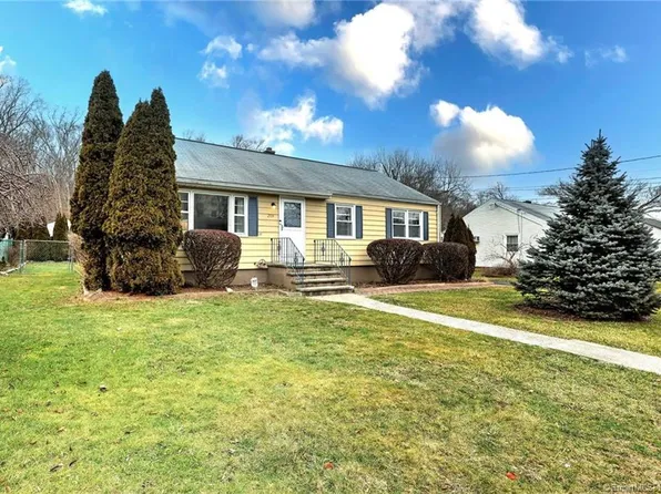 204 Crestview Drive, Bridgeport, CT 06606