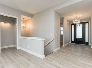 5750 Meadow Grass Cir SE, Cedar Rapids, IA 52403