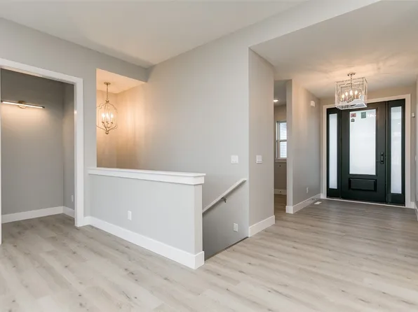 5750 Meadow Grass Cir SE, Cedar Rapids, IA 52403