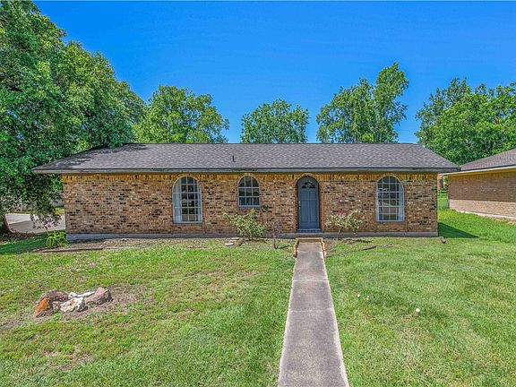 3rd image of 1404 Medina Dr