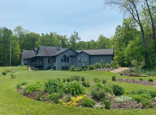 7665 Oak Hill Rd, Omro, WI 54963