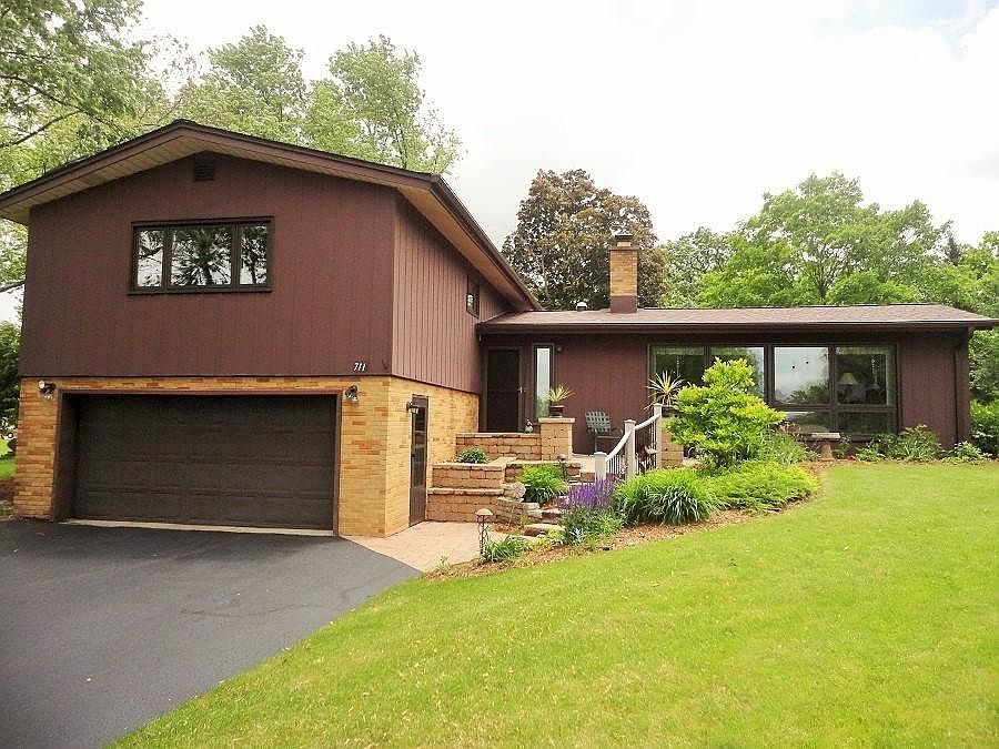 1st image of 711 Fairlawn Way