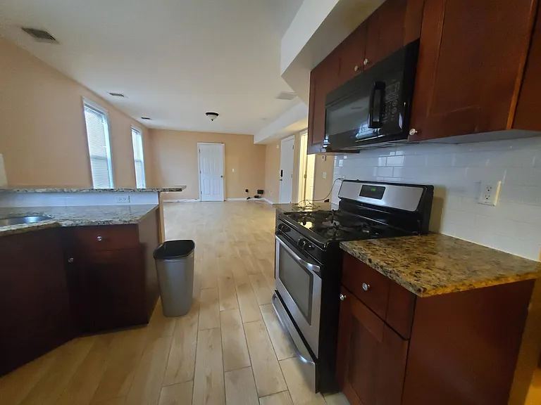 81 Summer Ave #3 — Photo 12