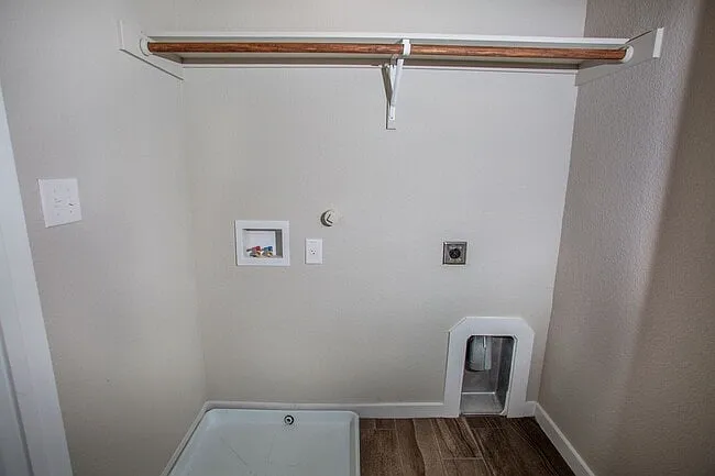 136 Lakeview Ct — Photo 10