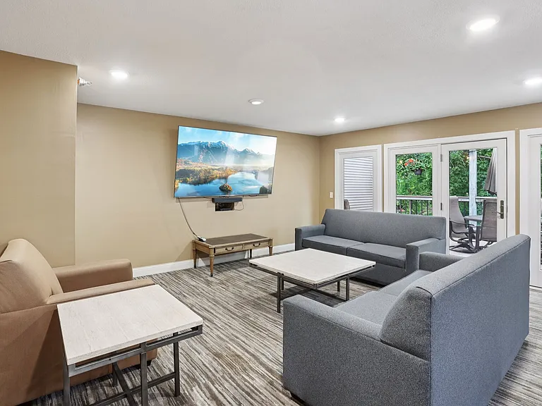 Vernon Oaks Apartments — Photo 52