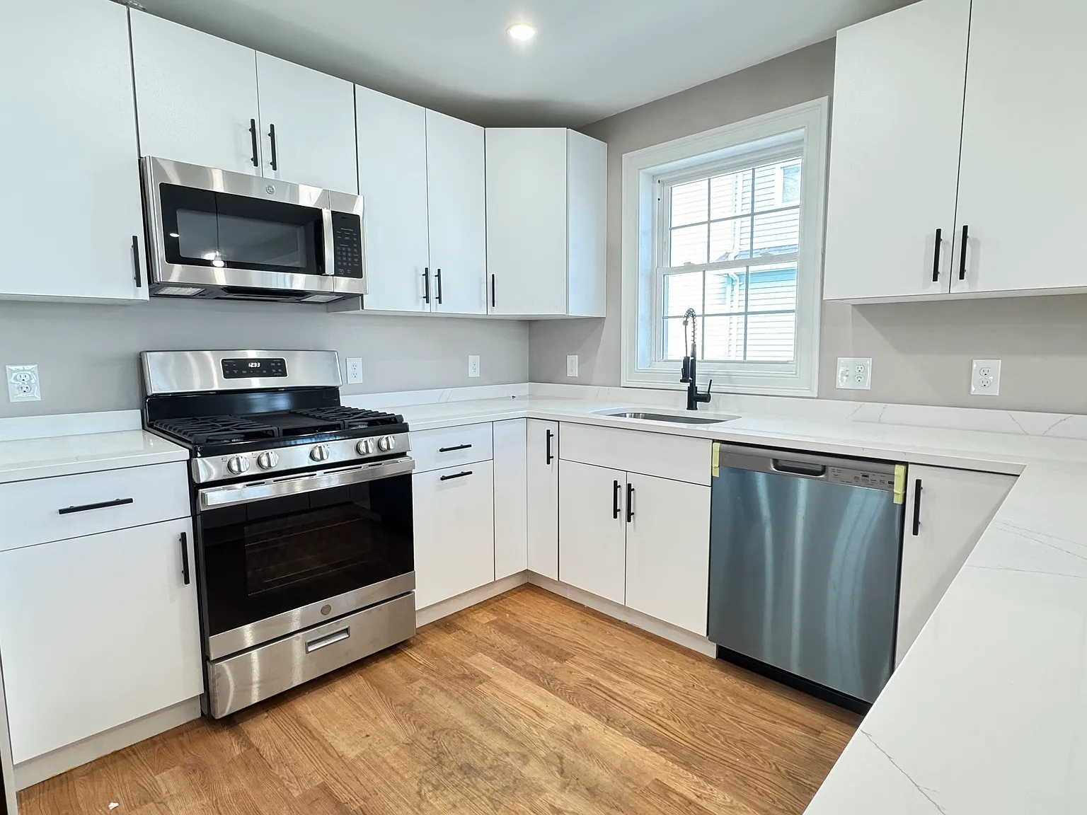 4 bed, 1500 sqft, $3,650 — Photo 3