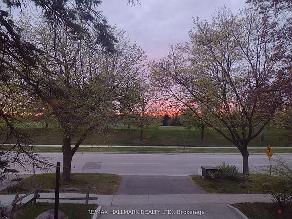 3rd image of 195 Avenue Rd
