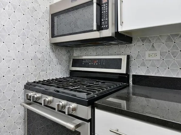 330 East 38th Street image 8 of 24