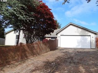 1032 Heather Ct, Reedsport, OR 97467